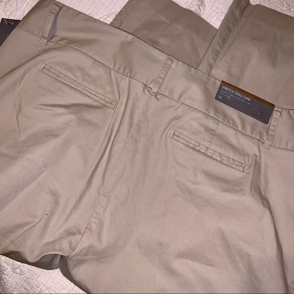 Daisy Fuentes sz:16 khaki pants NWT capri stretch - Picture 2 of 6